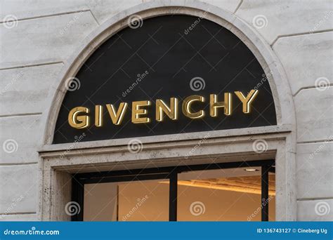 Shops with GIVENCHY in Rome title